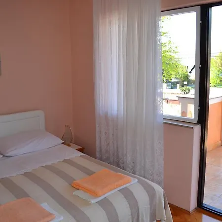 Pensión And Toka 3*