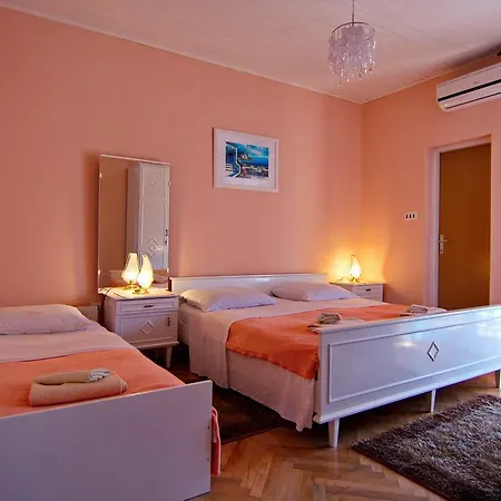 Pensión And Toka Zadar