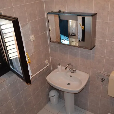 托卡公寓和客房旅馆 3* 扎达尔